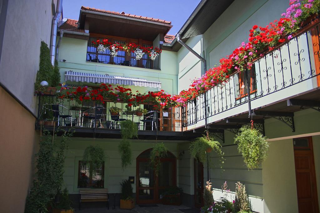 Boutique Penzion Slovenska - Penzion Bella Sicilia Presov Luaran gambar